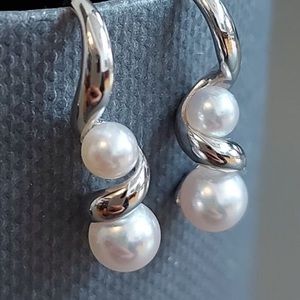 Mikimoto 18k White Gold Acoya Pearl twist earrings
